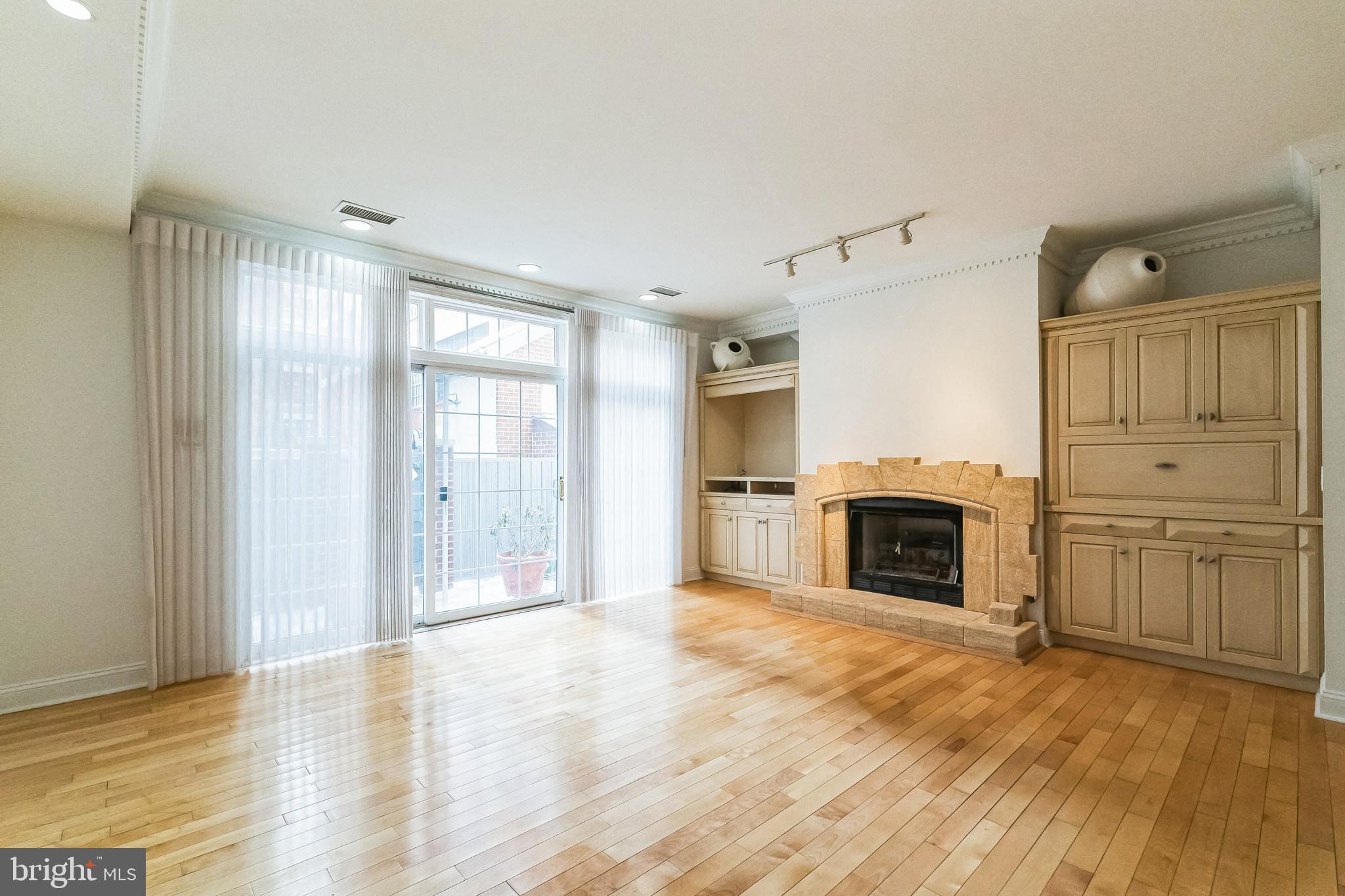 212-24 S 24th St #2412a