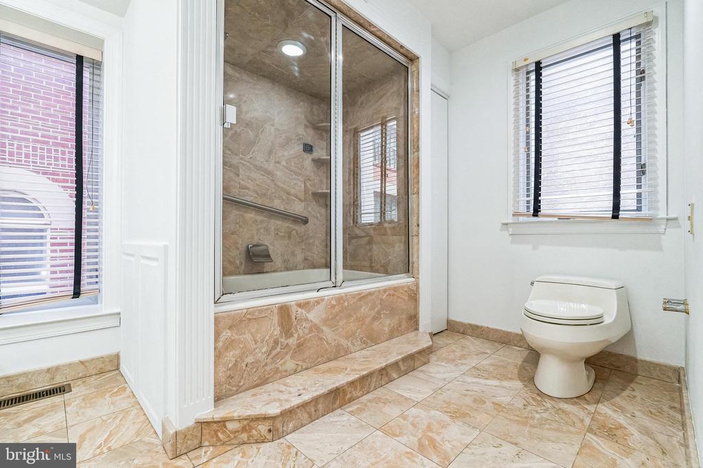 212-24 S 24th St #2412a
