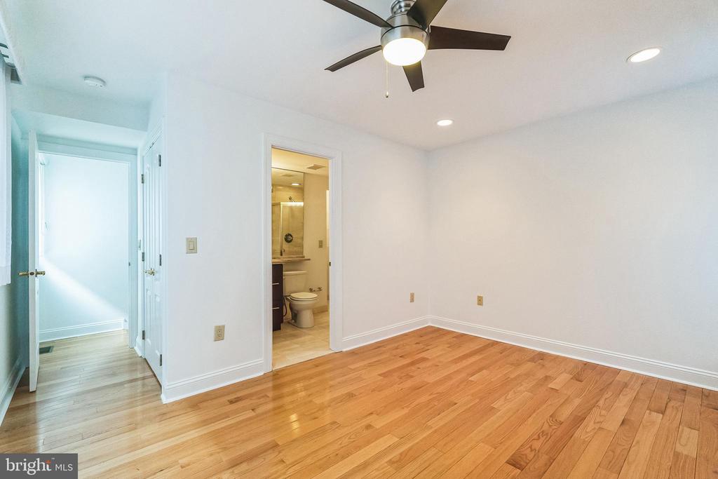 212-24 S 24th St #2412a