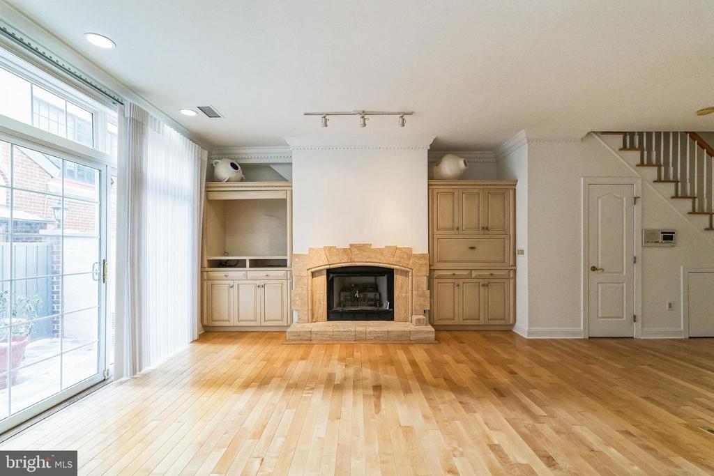 212-24 S 24th St #2412a