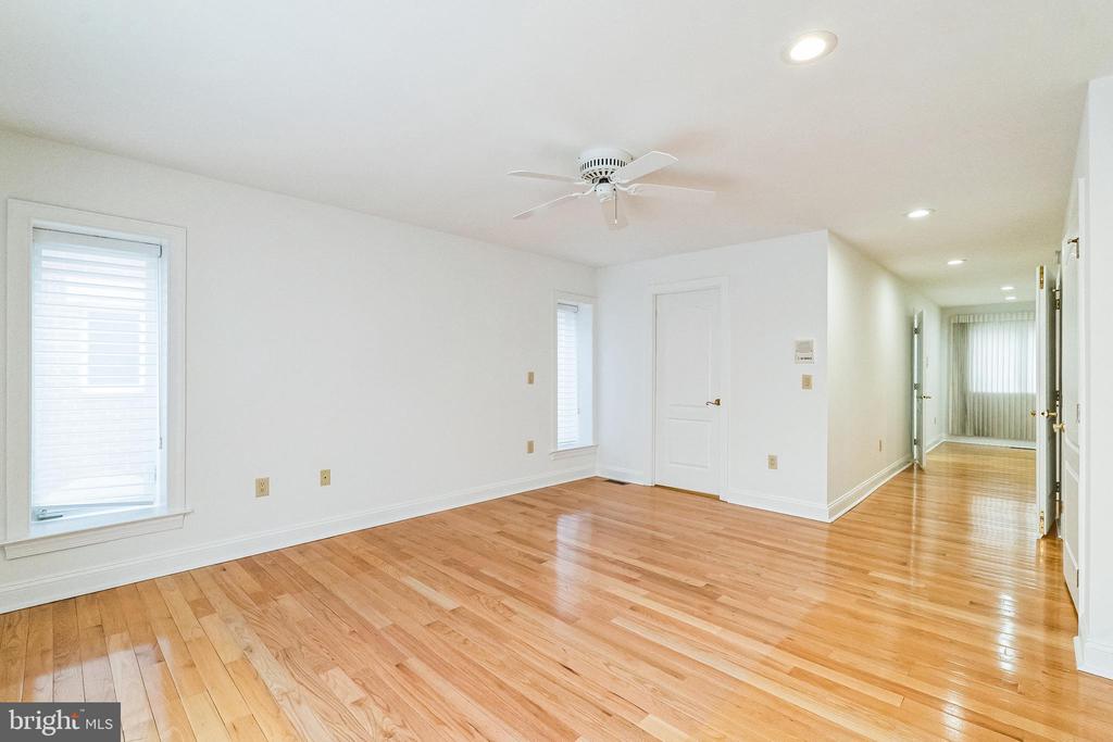 212-24 S 24th St #2412a