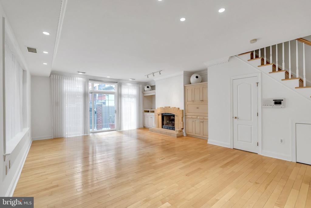 212-24 S 24th St #2412a