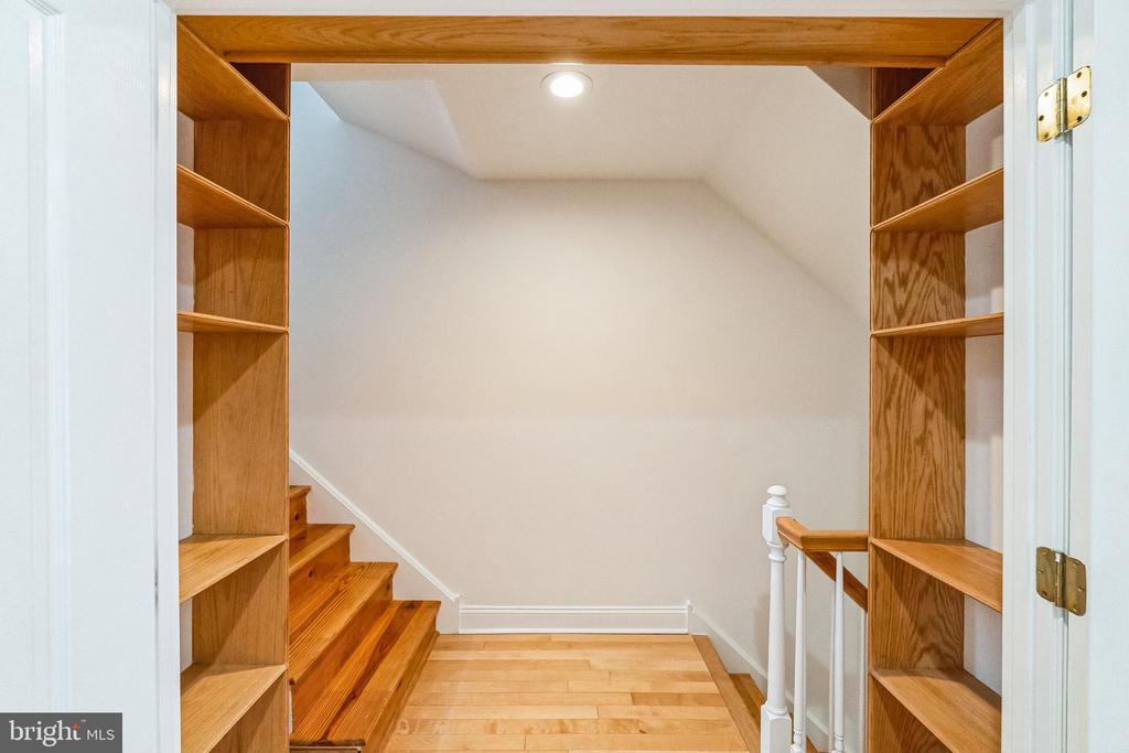 212-24 S 24th St #2412a