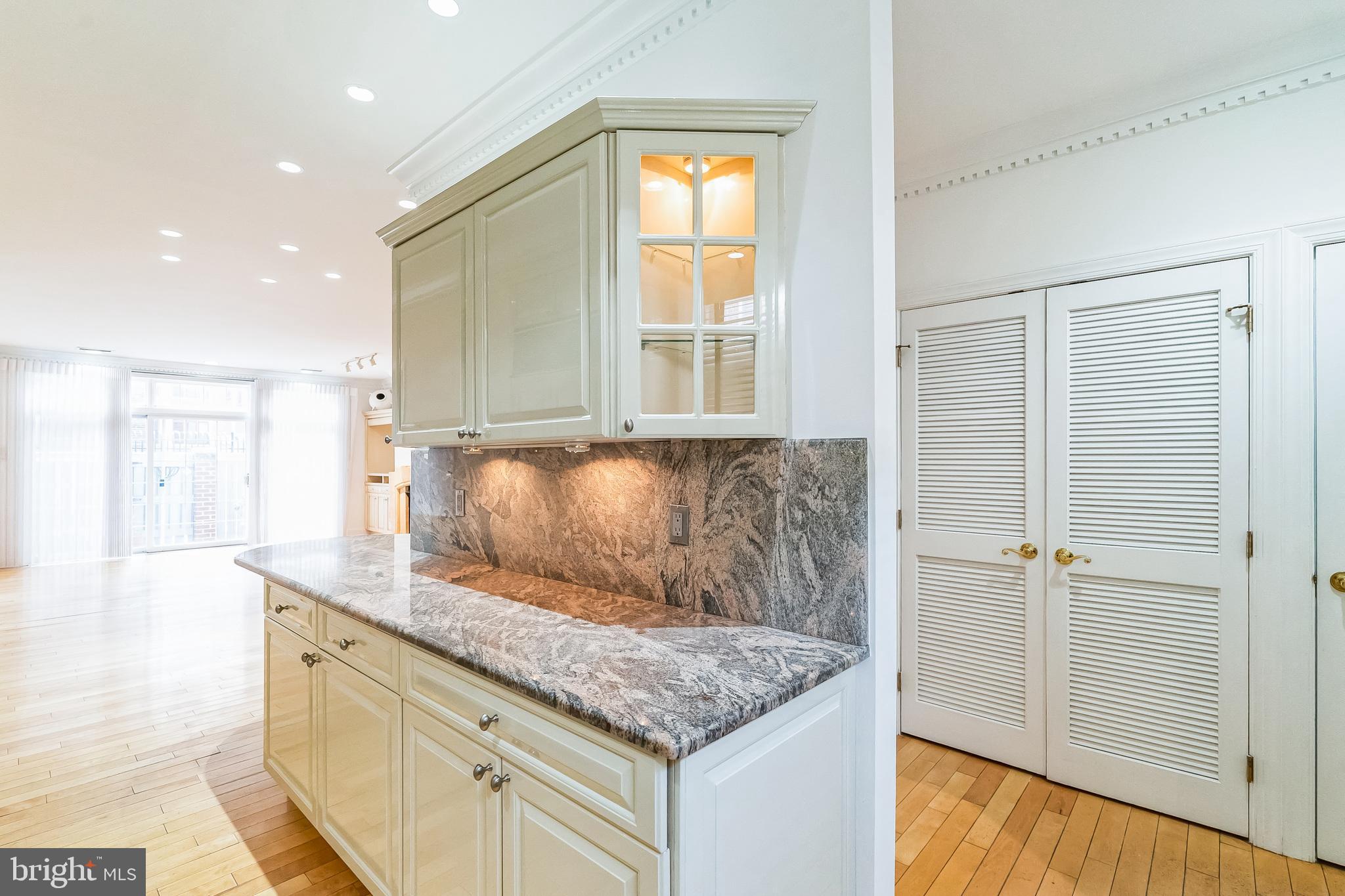 212-24 S 24th St #2412a