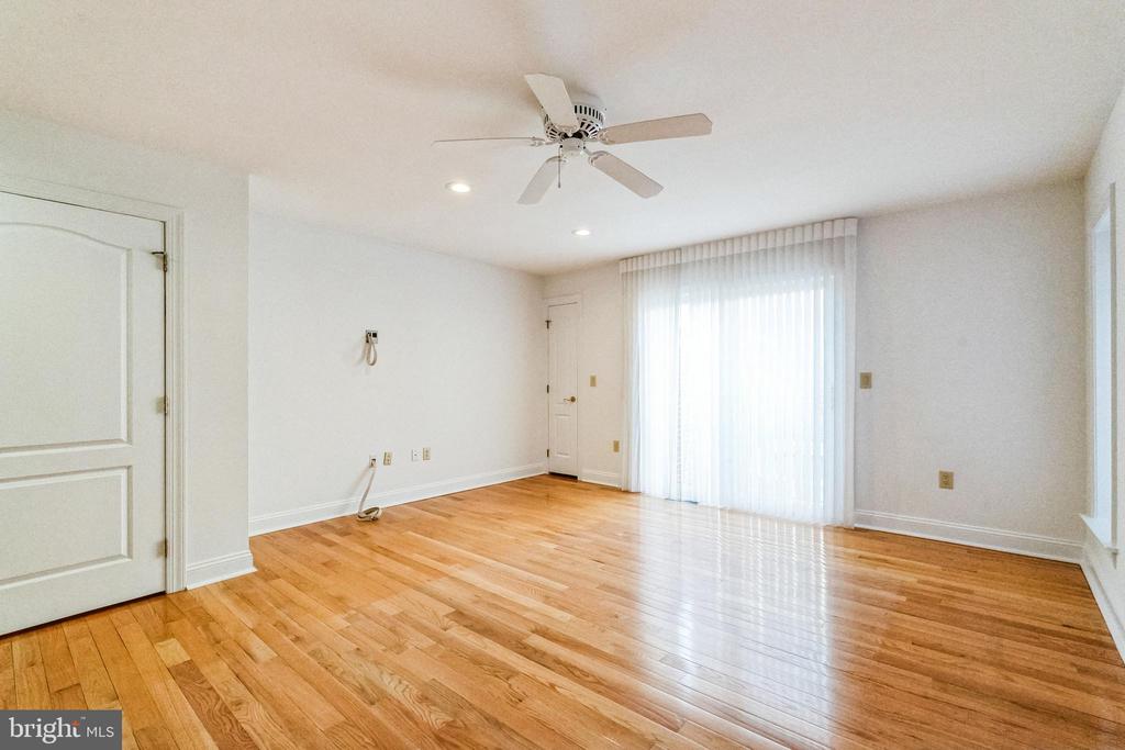 212-24 S 24th St #2412a