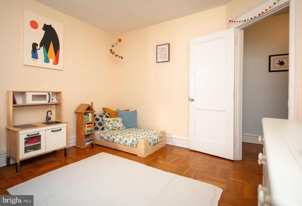 108 E Roumfort Rd
