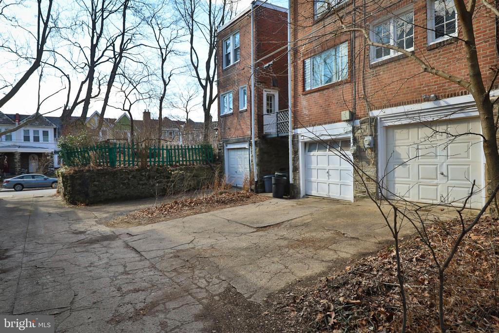 108 E Roumfort Rd