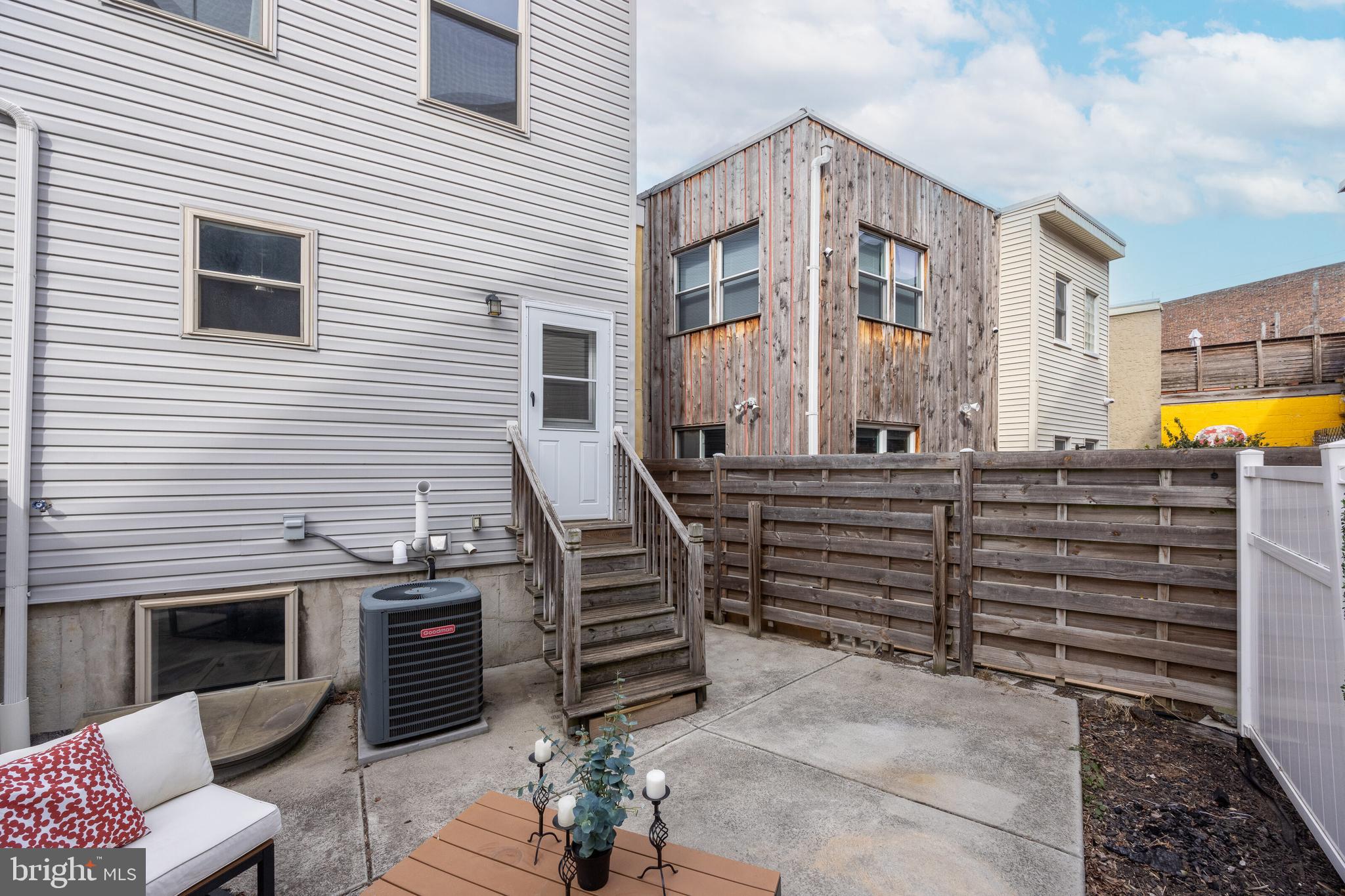 2561 Kern St