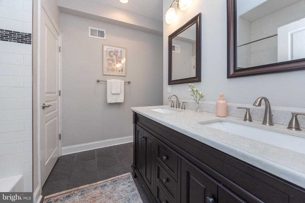 2561 Kern St