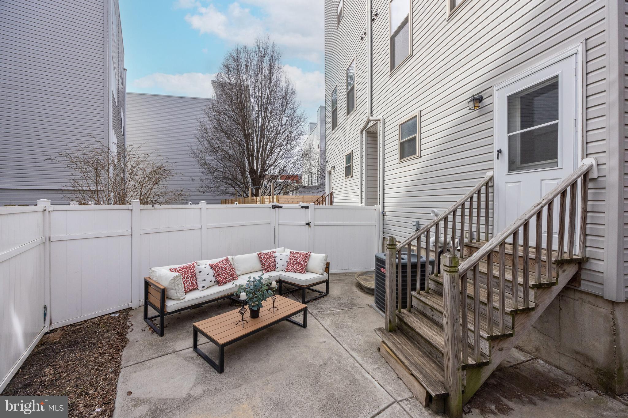 2561 Kern St