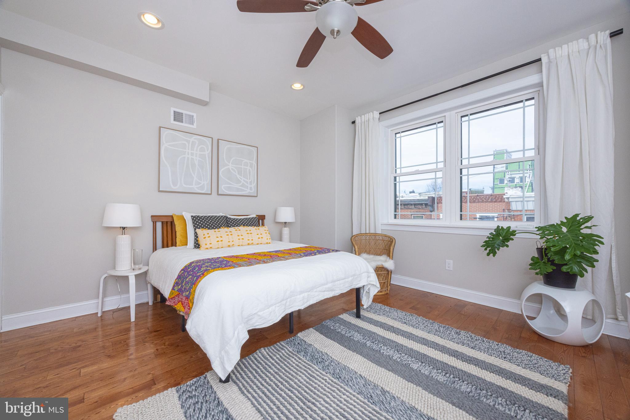 2561 Kern St