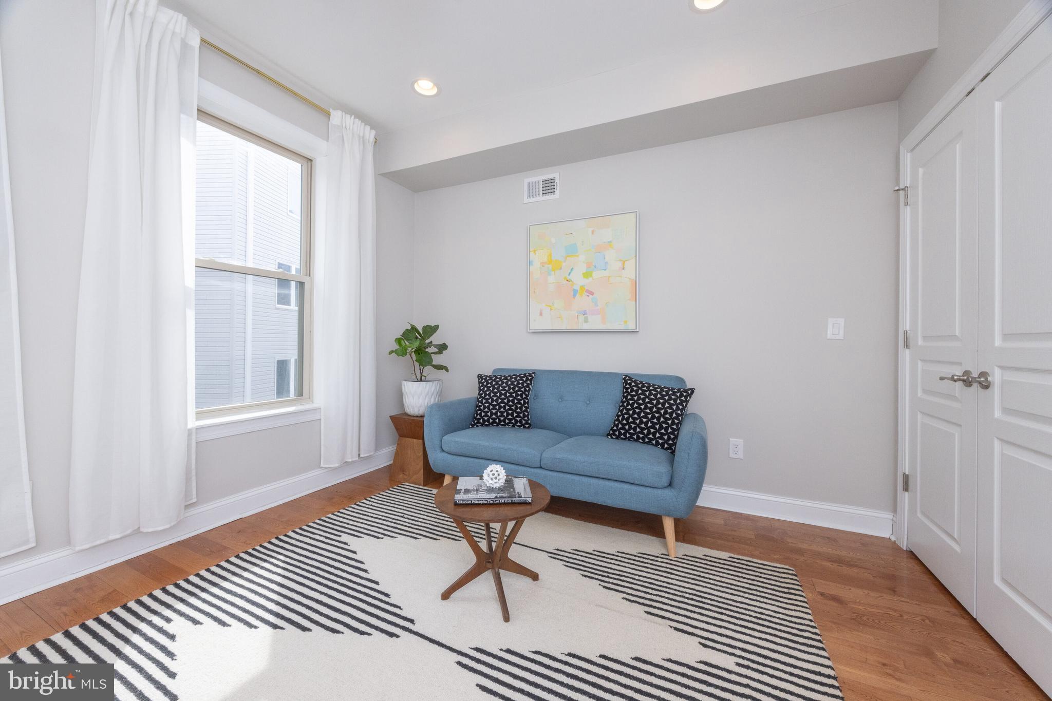 2561 Kern St