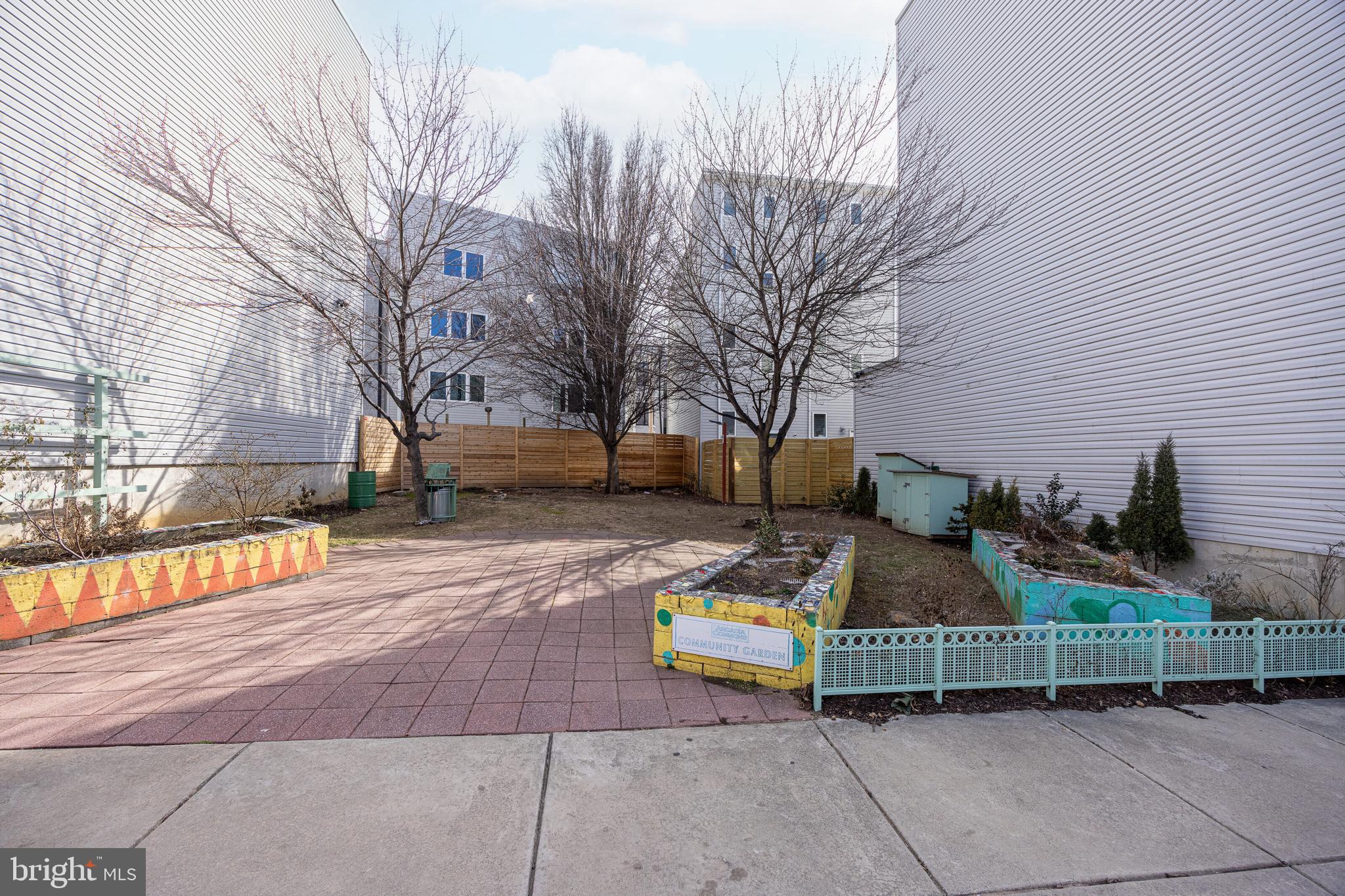 2561 Kern St