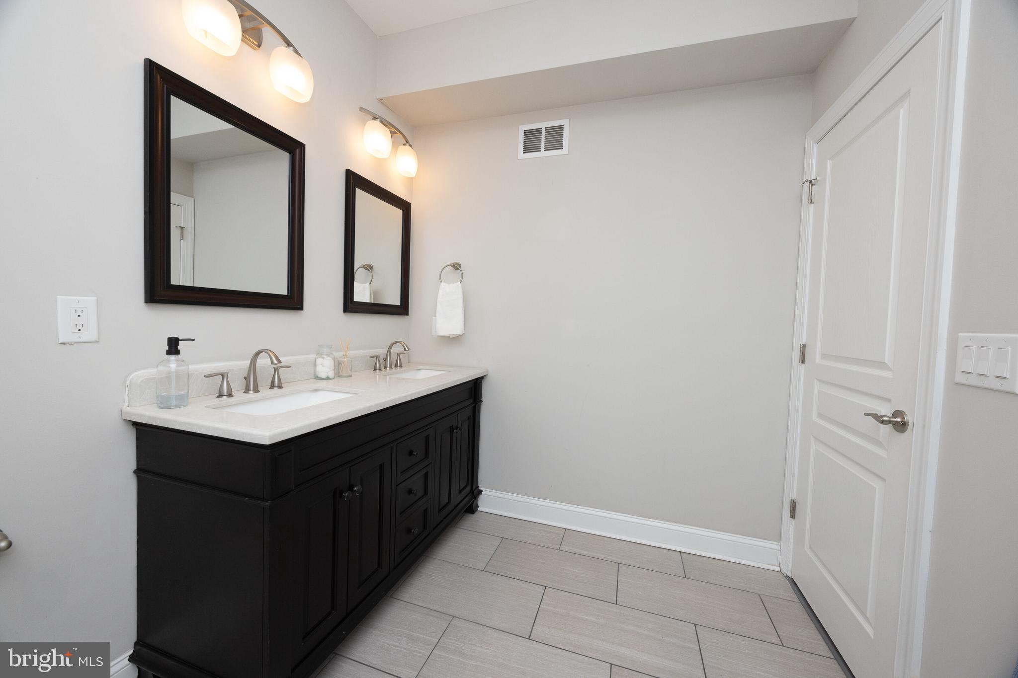2561 Kern St