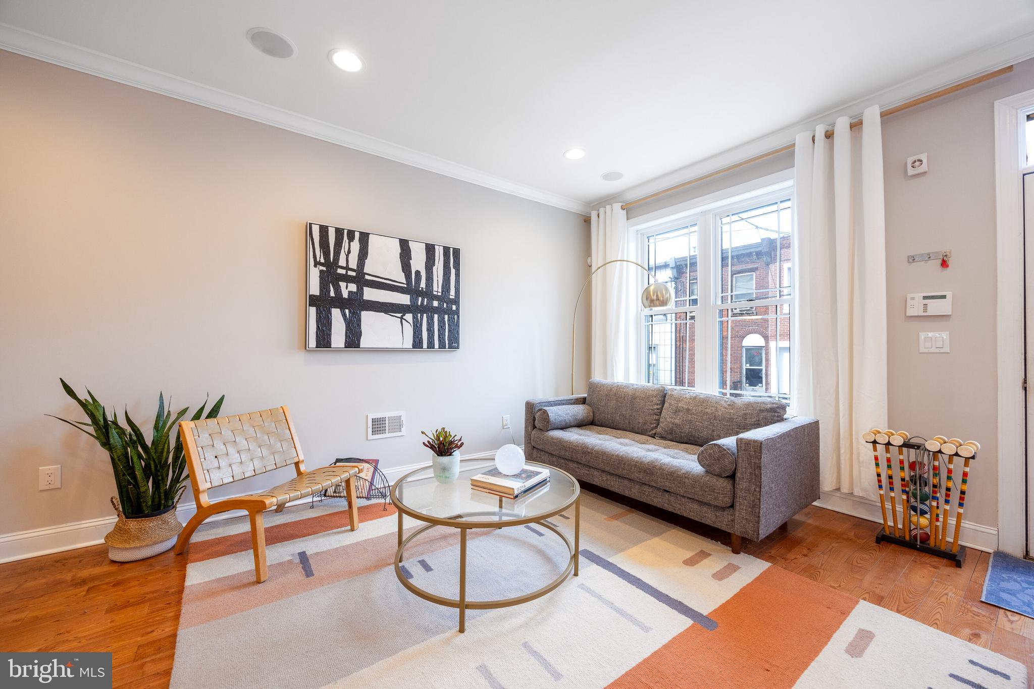 2561 Kern St