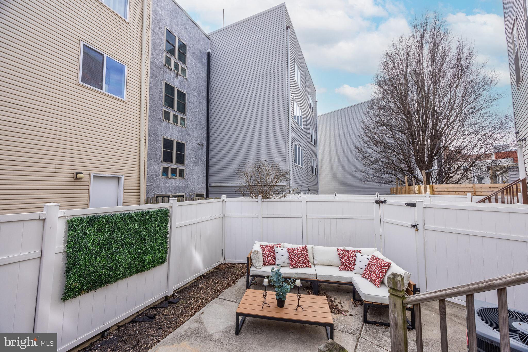 2561 Kern St