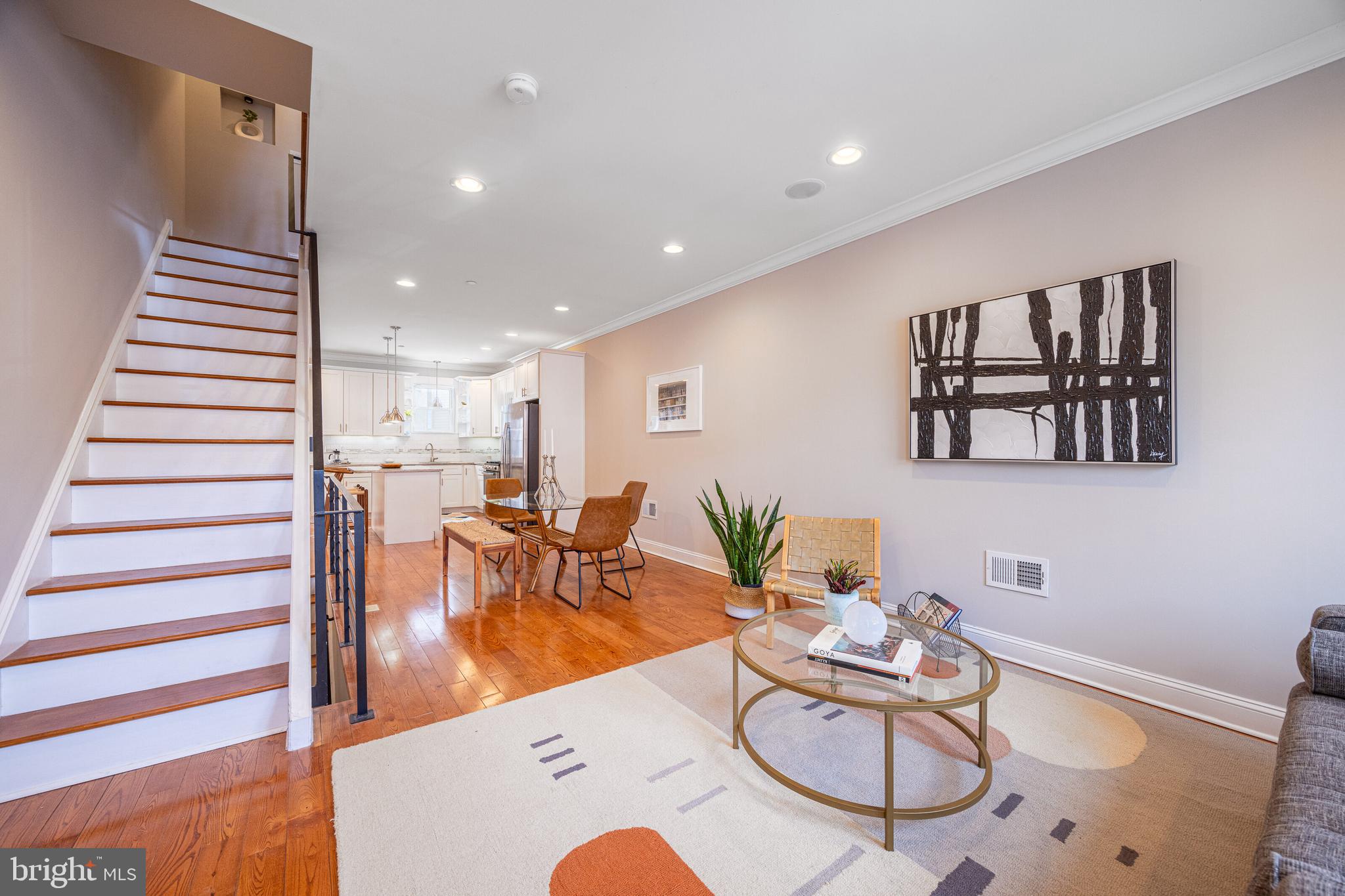 2561 Kern St
