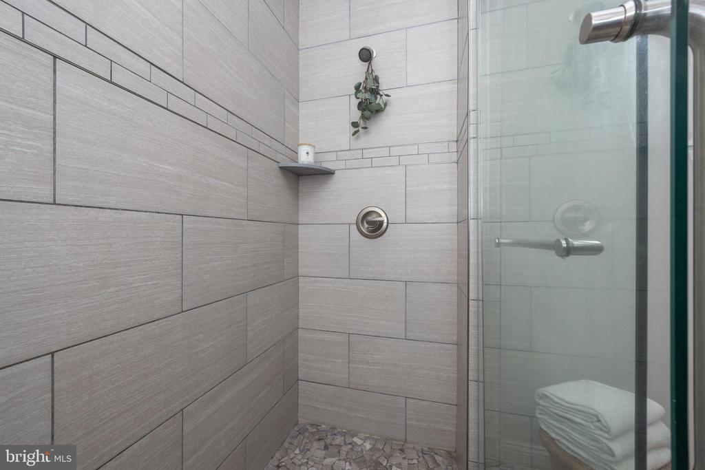 2561 Kern St