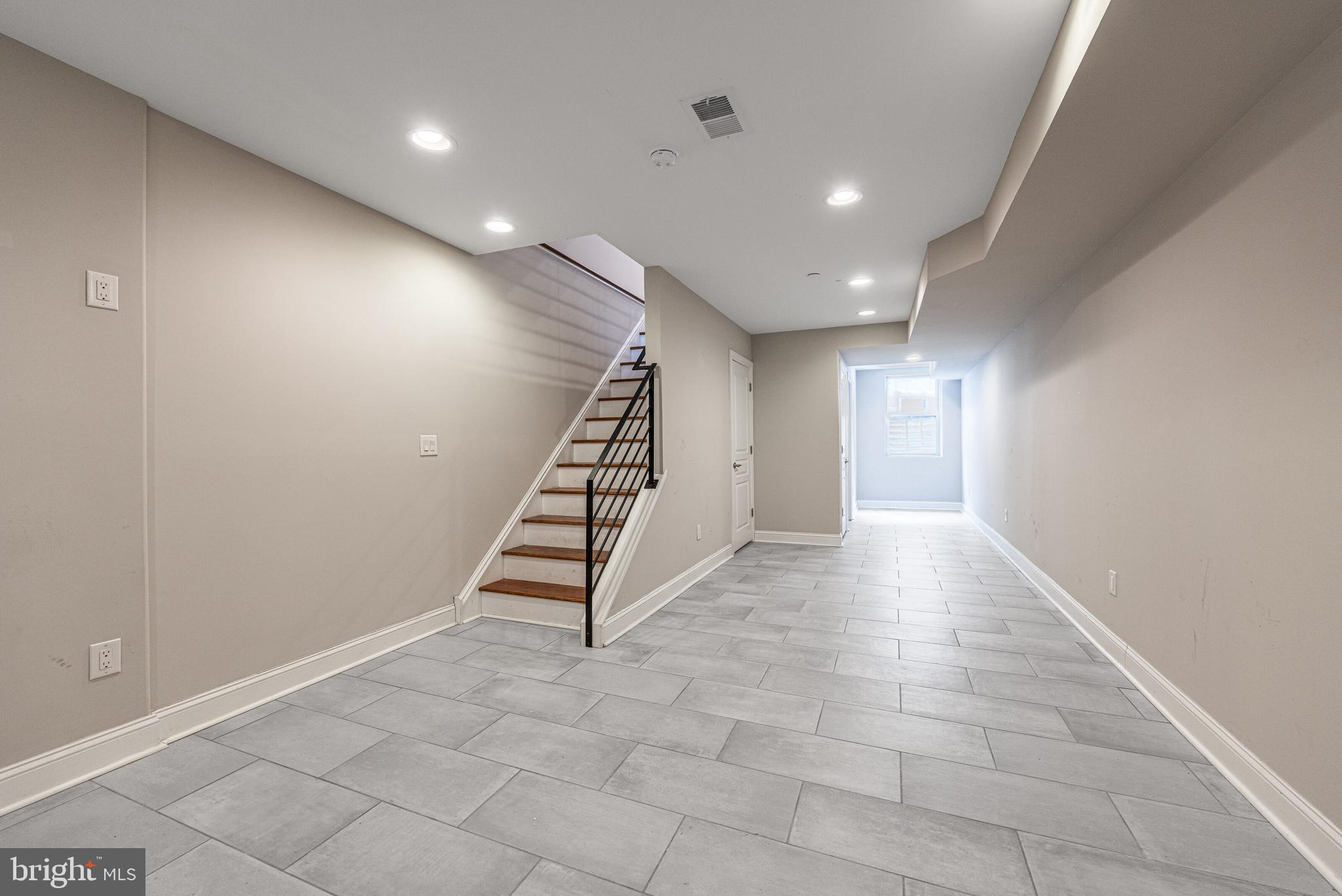 2561 Kern St