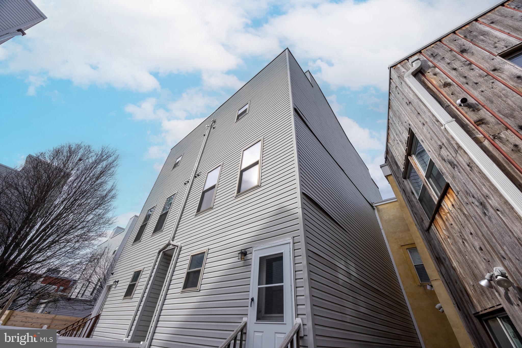 2561 Kern St