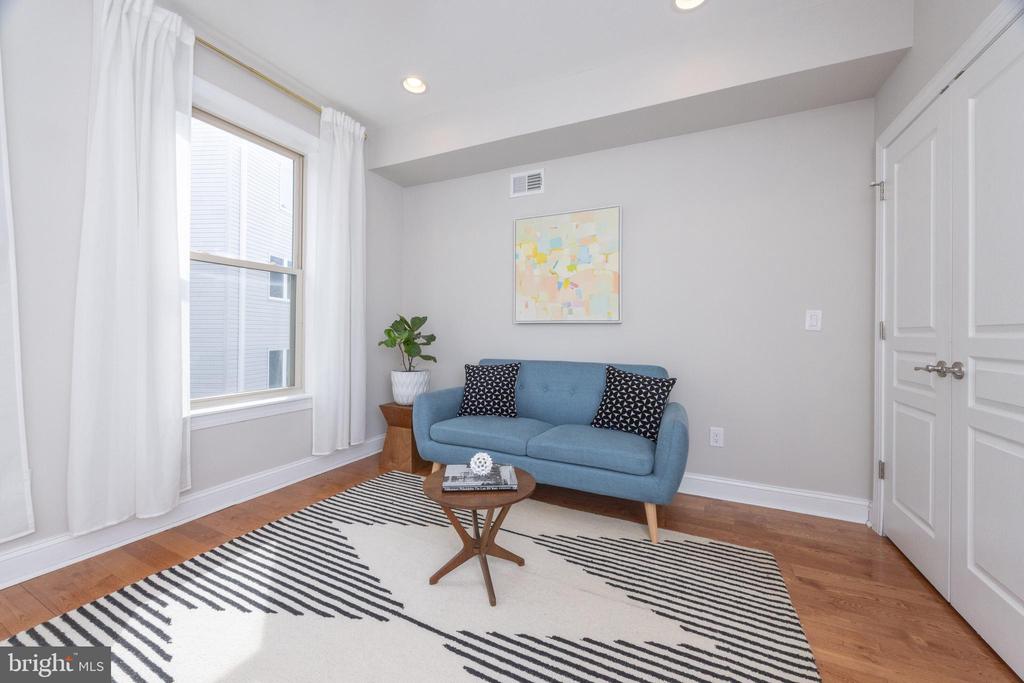 2561 Kern St