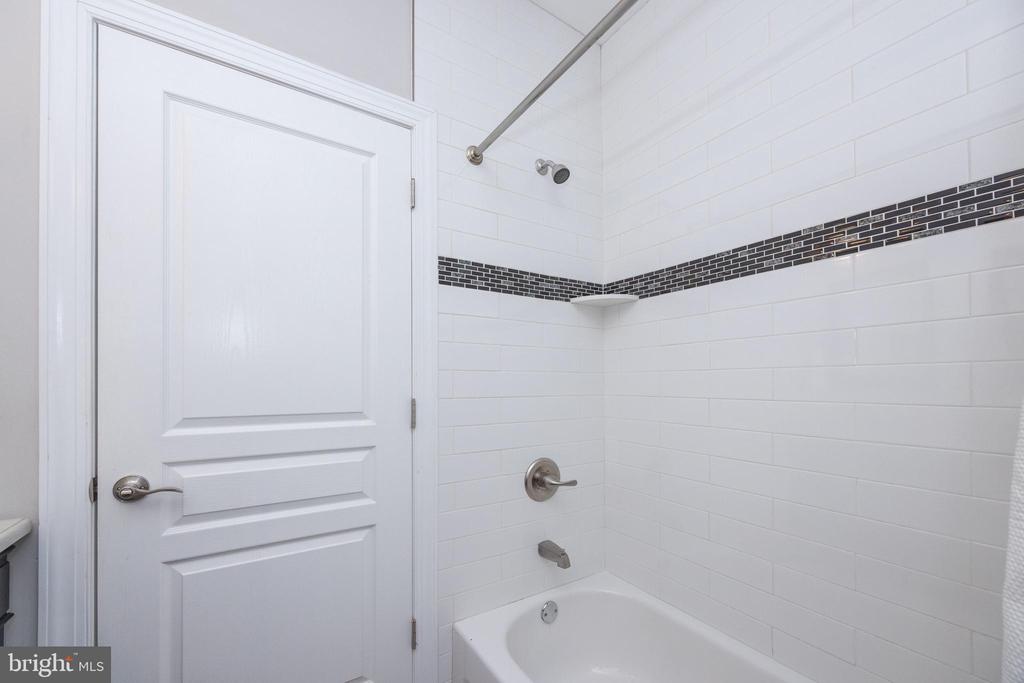 2561 Kern St