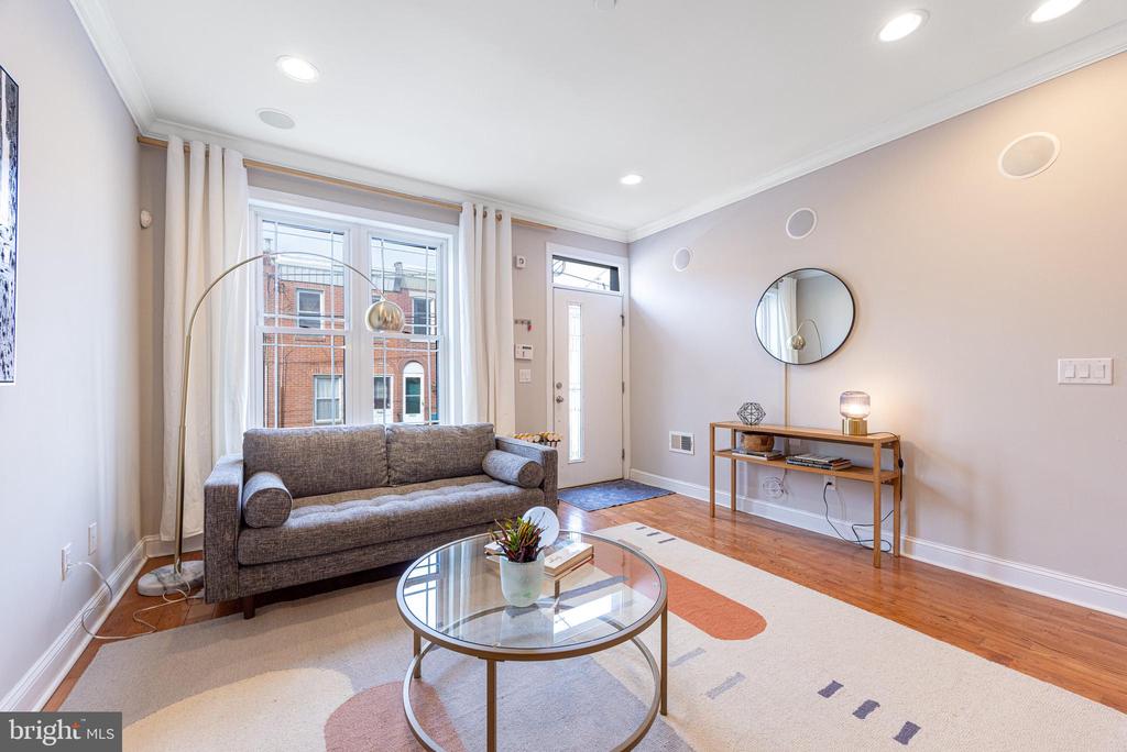 2561 Kern St