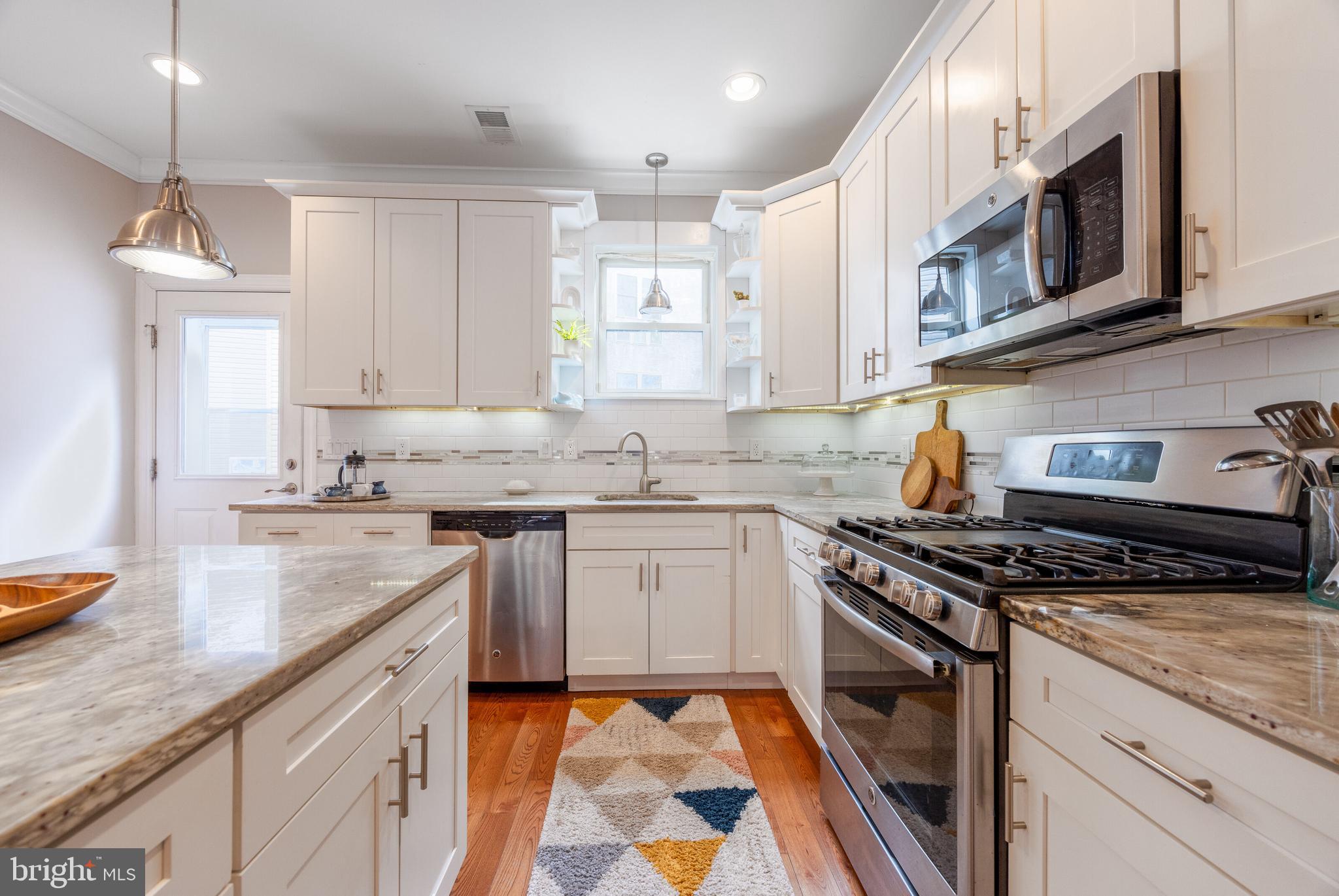 2561 Kern St