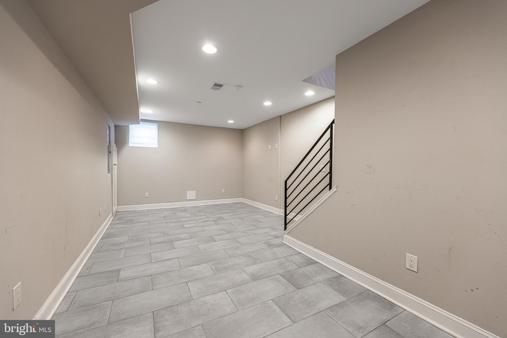 2561 Kern St
