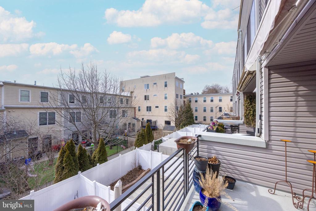 1508 Cambridge St #B- Upper