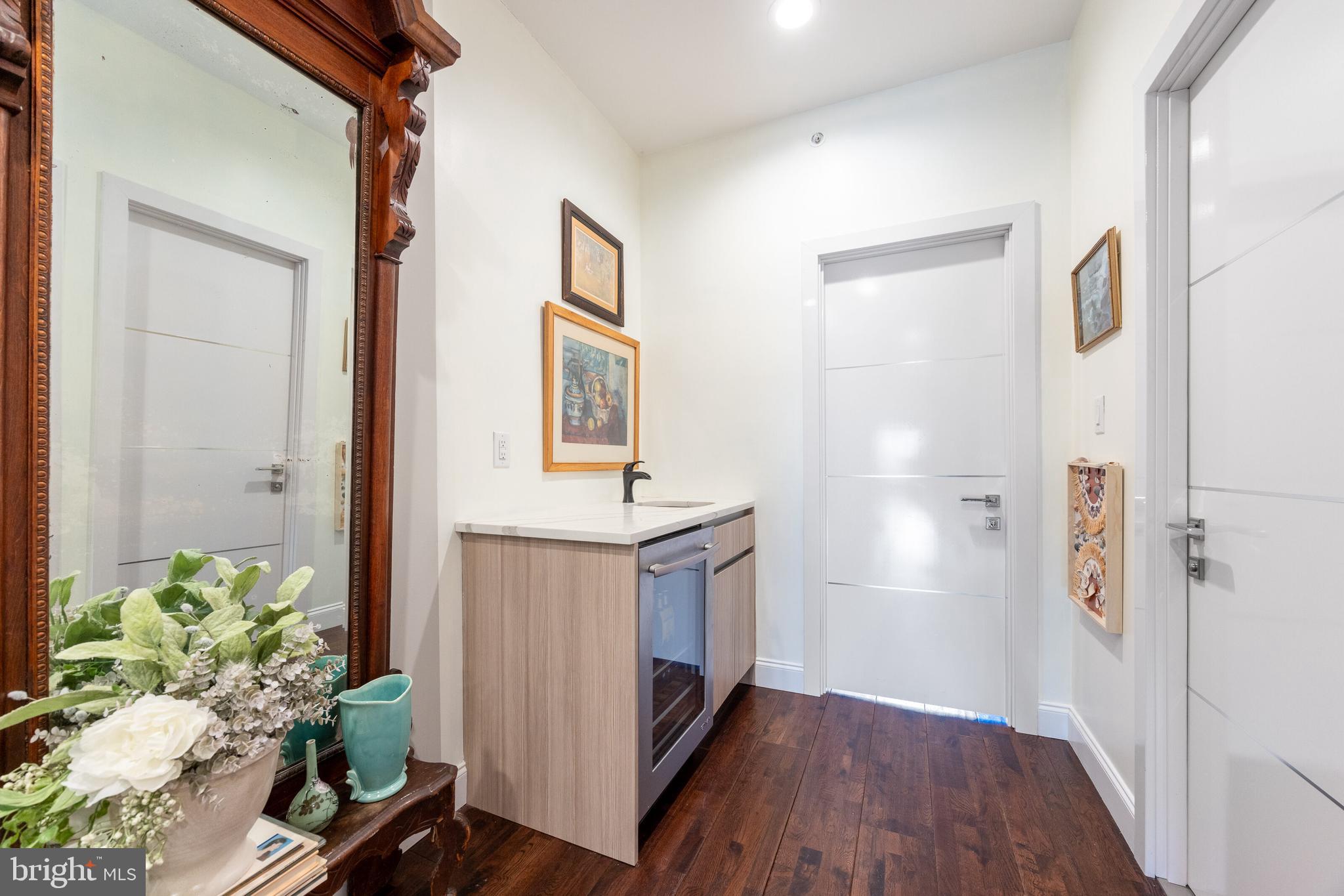 1508 Cambridge St #B- Upper