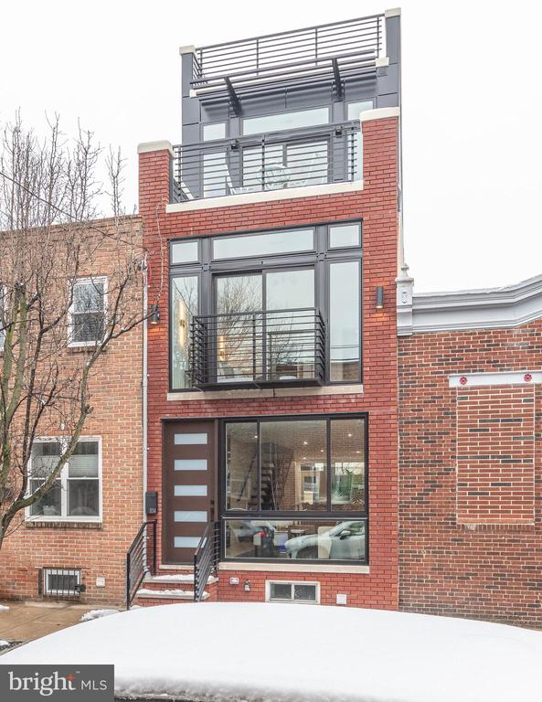 934 Mountain St