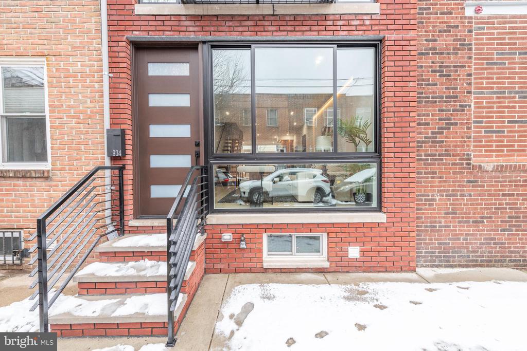 934 Mountain St