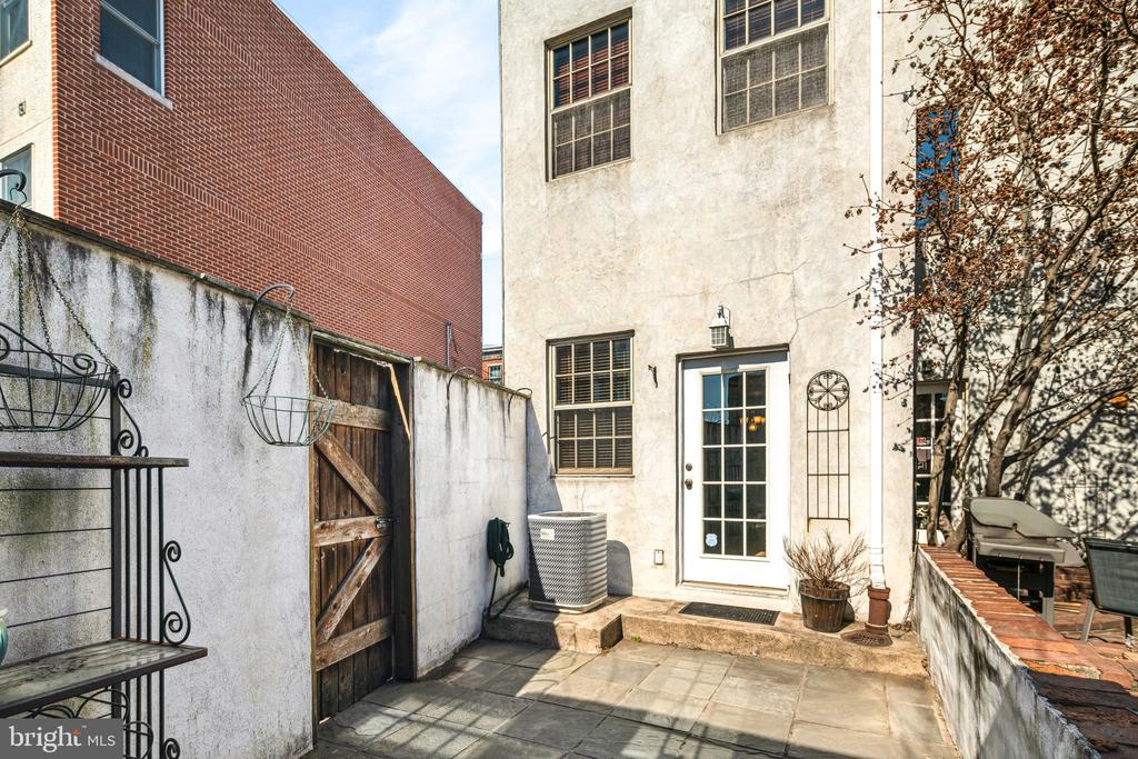 218 Carpenter St