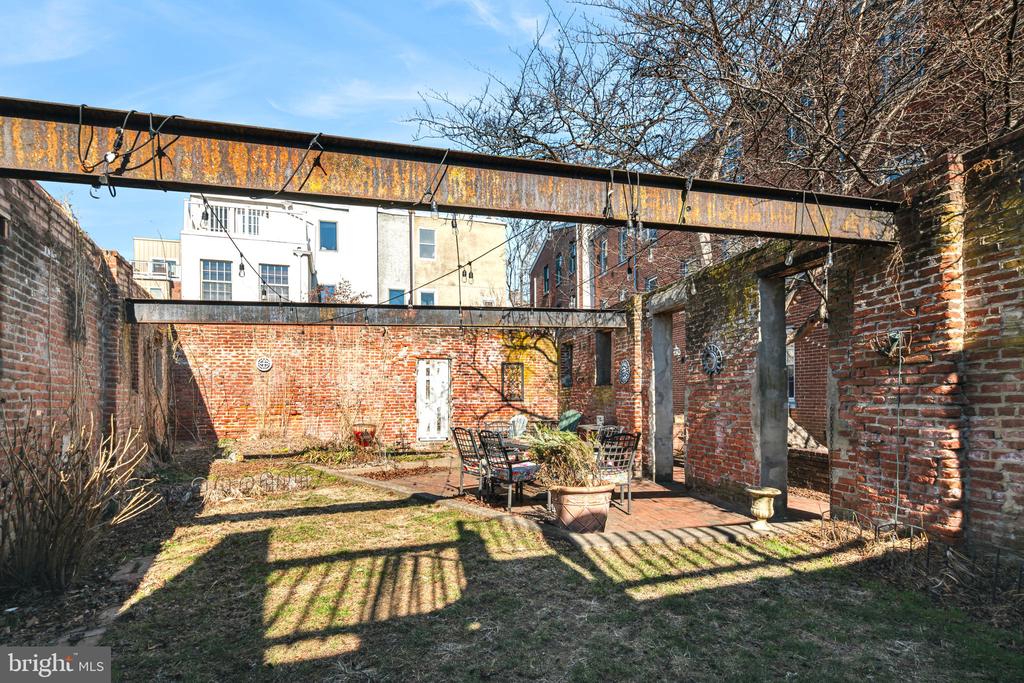 218 Carpenter St