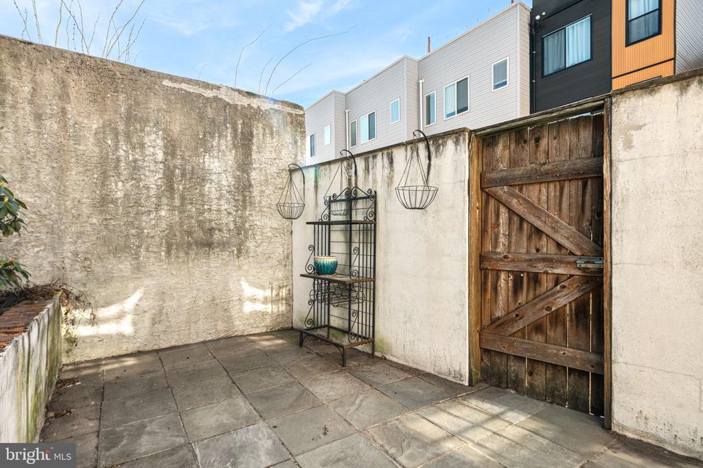 218 Carpenter St