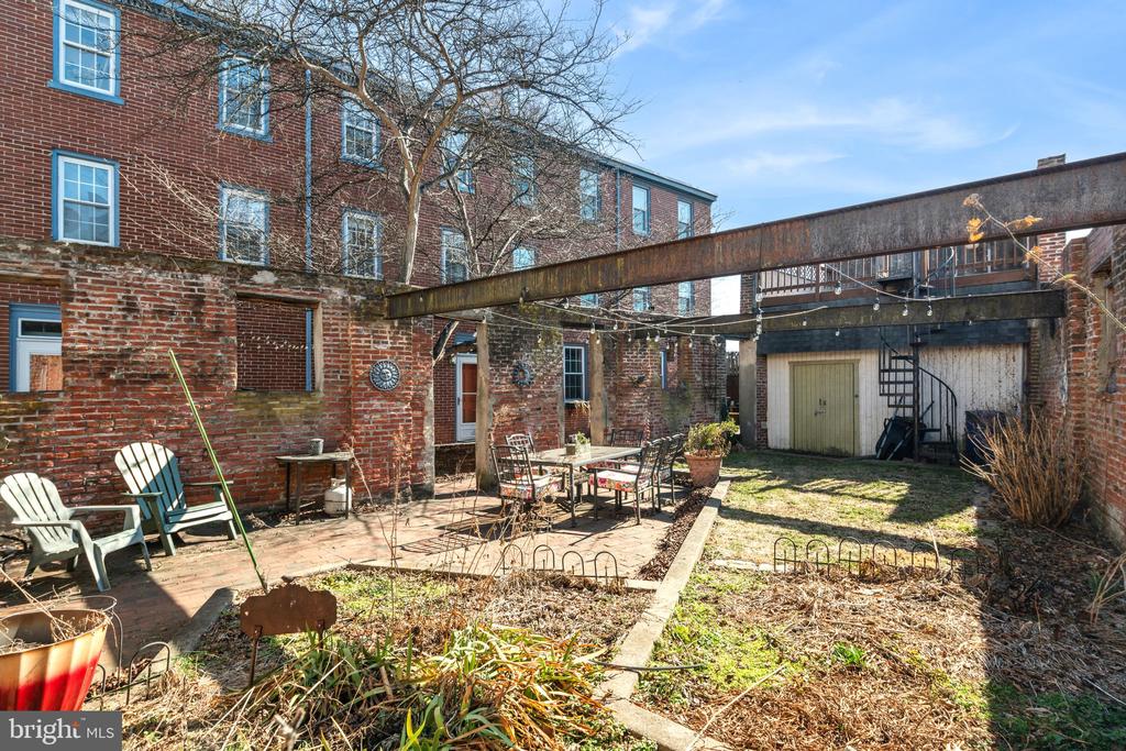 218 Carpenter St