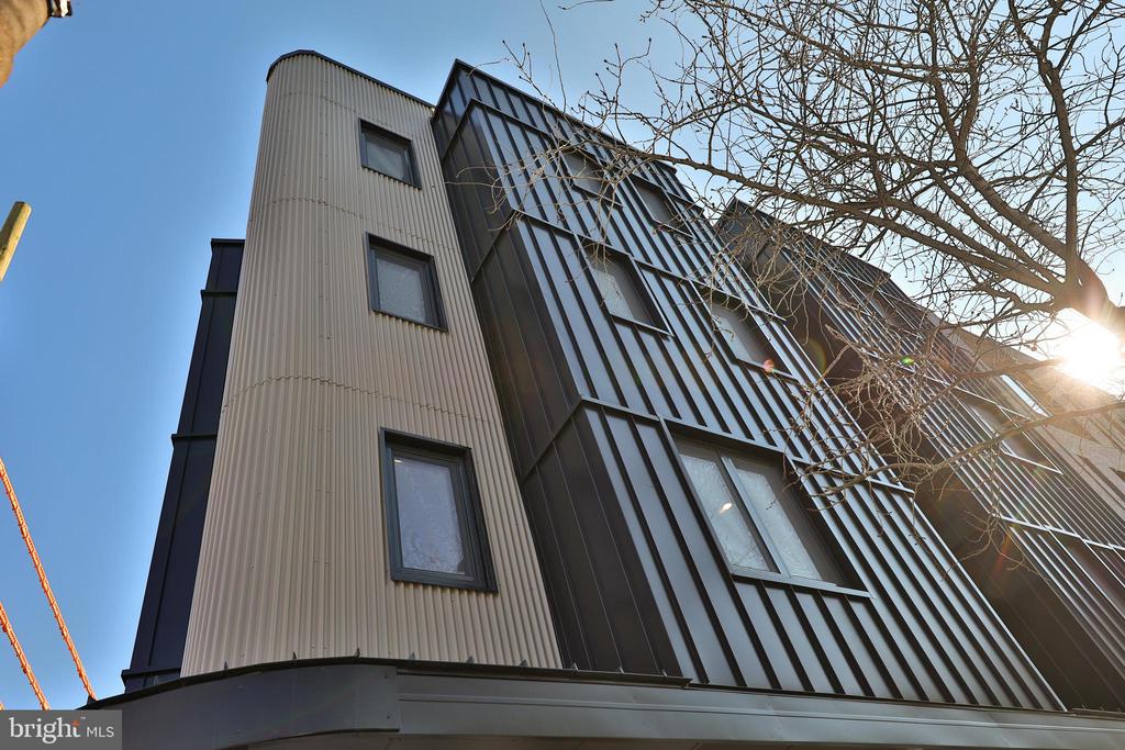 633-35 N 5TH ST #404