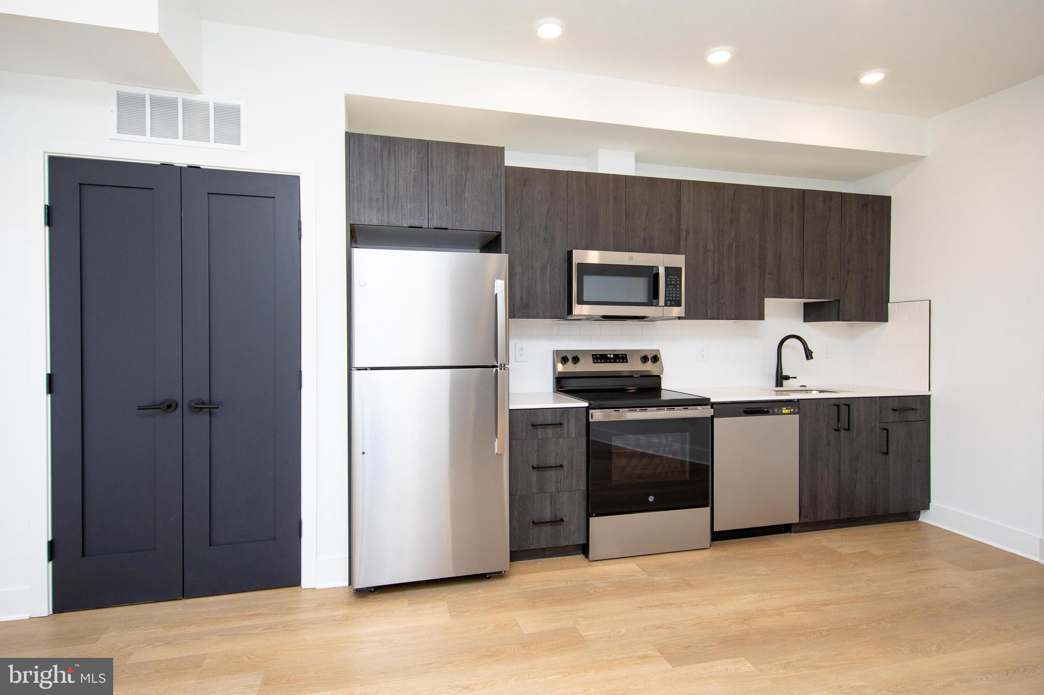 633-35 N 5TH ST #302
