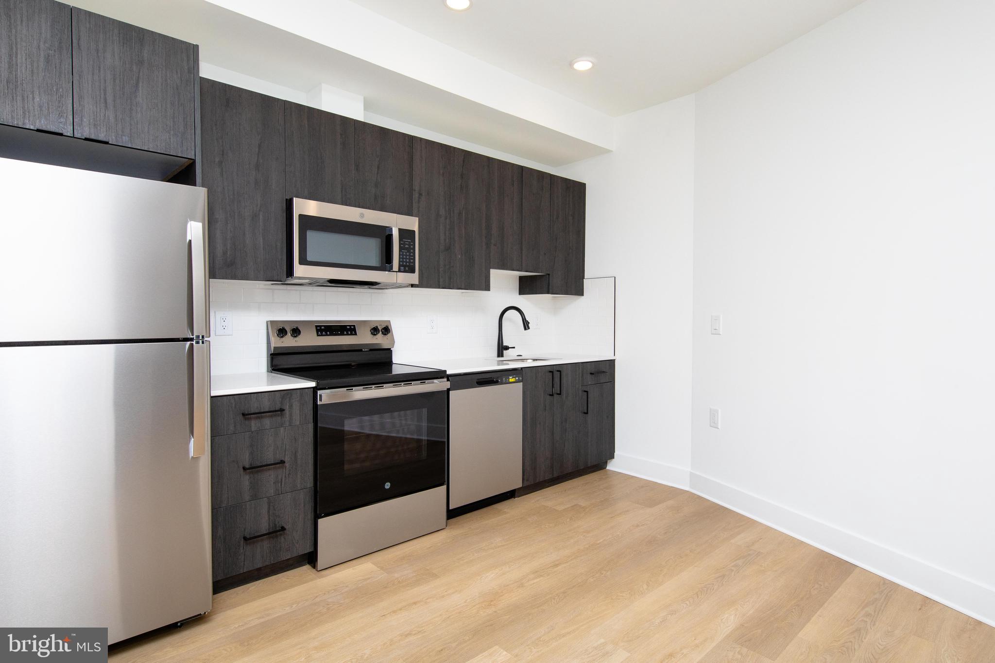 633-35 N 5TH ST #302