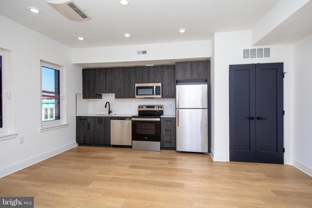 633-35 N 5TH ST #305