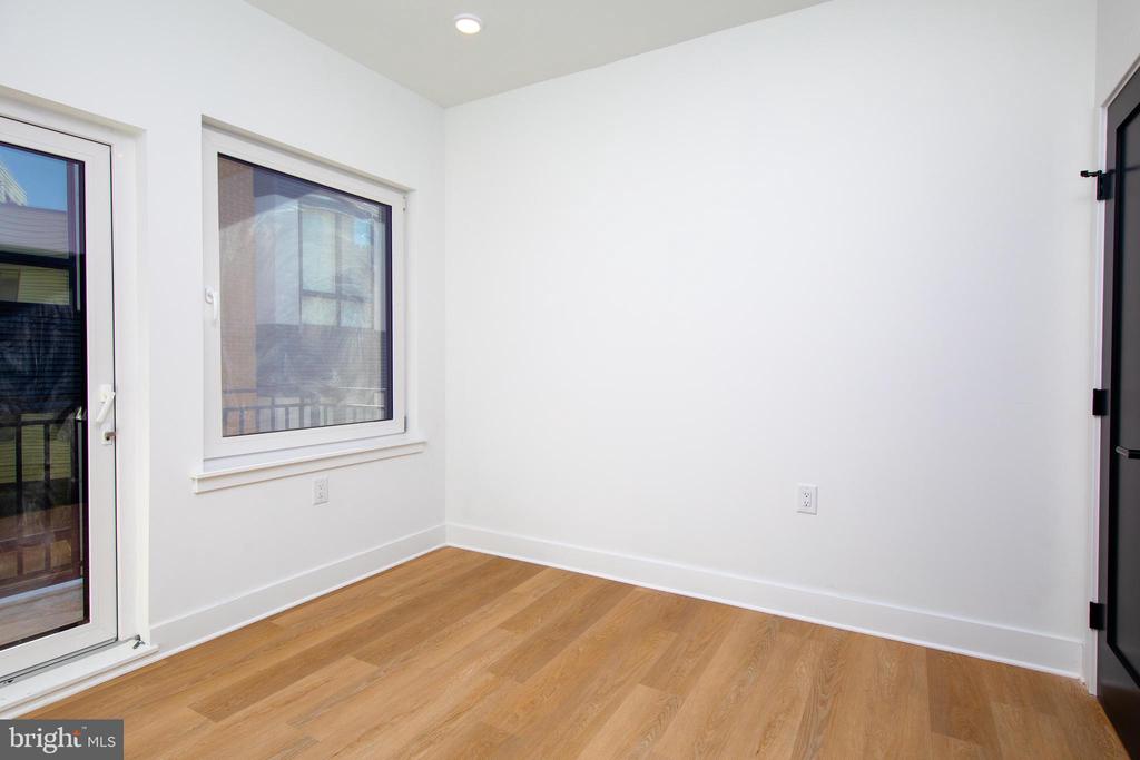633-35 N 5TH ST #305