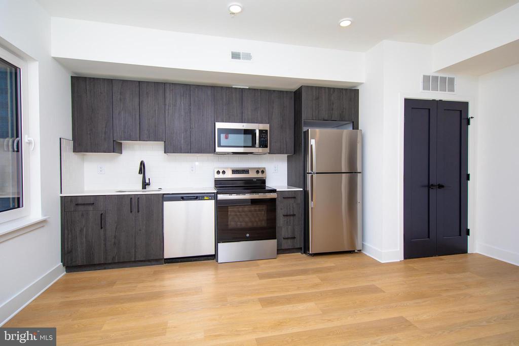 633-35 N 5TH ST #305