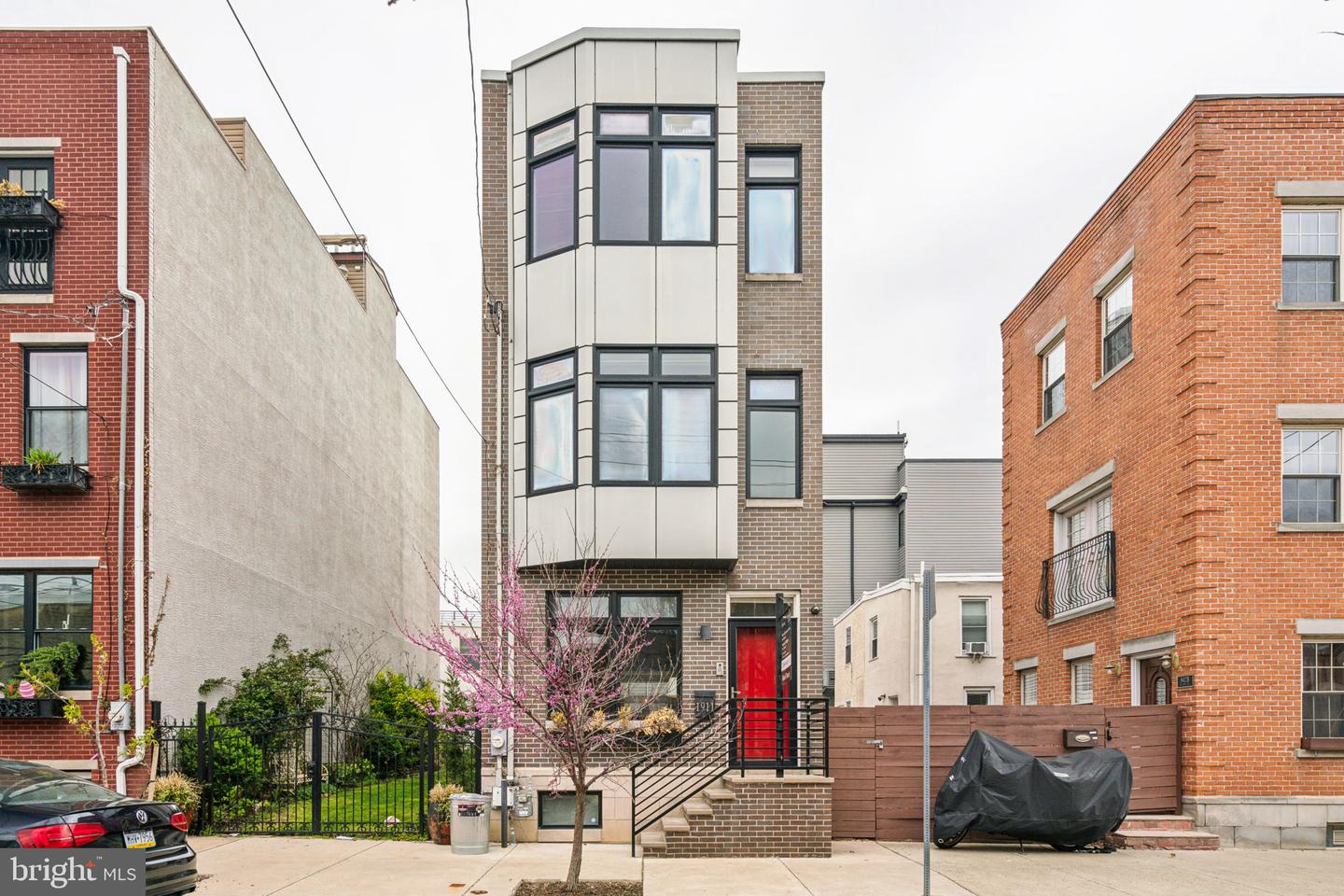 1911 Parrish St
