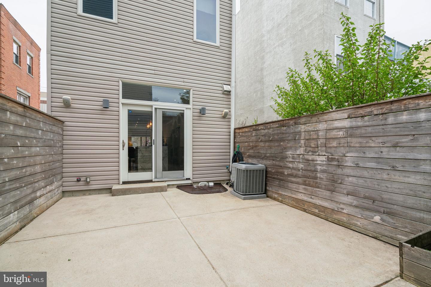 1911 Parrish St