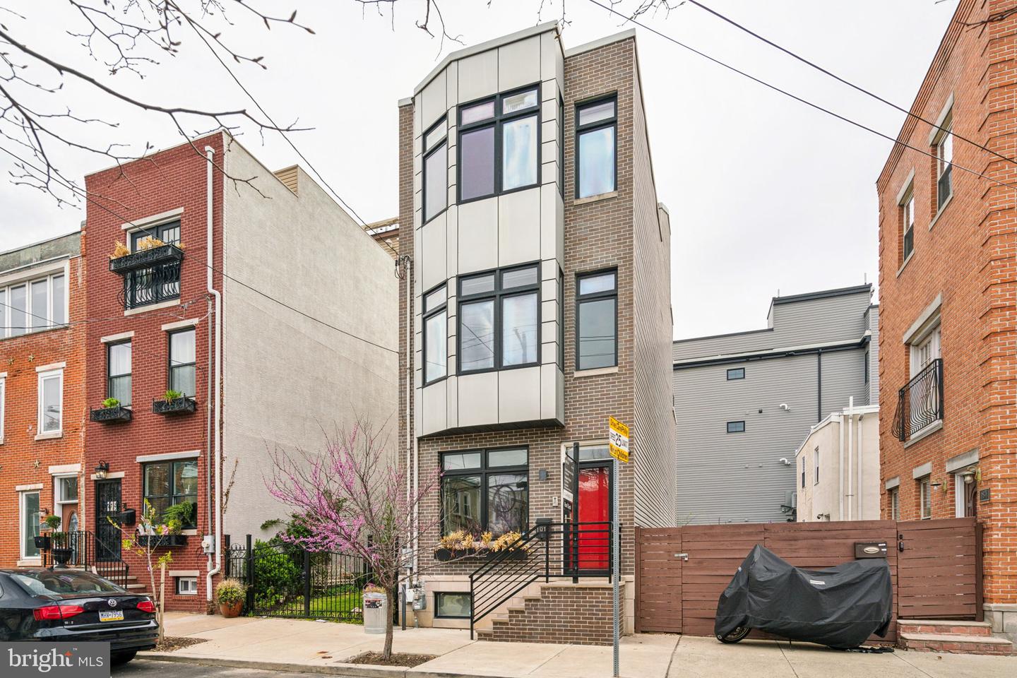 1911 Parrish St