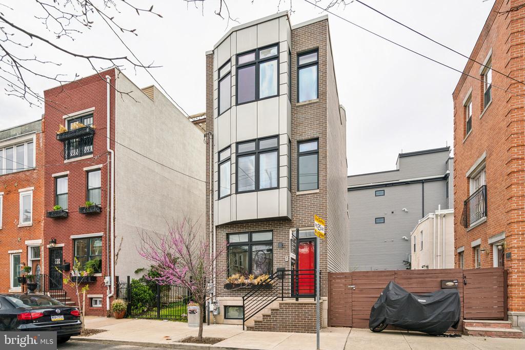 1911 Parrish St