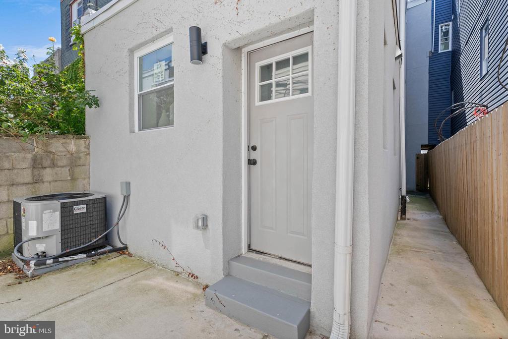427 TASKER STREET