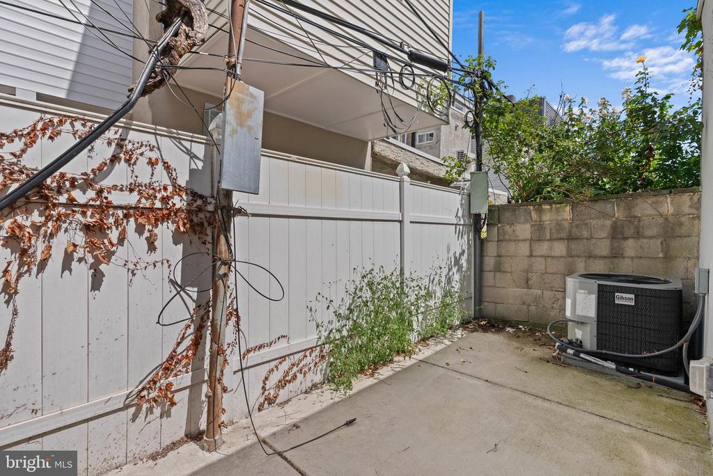 427 TASKER STREET