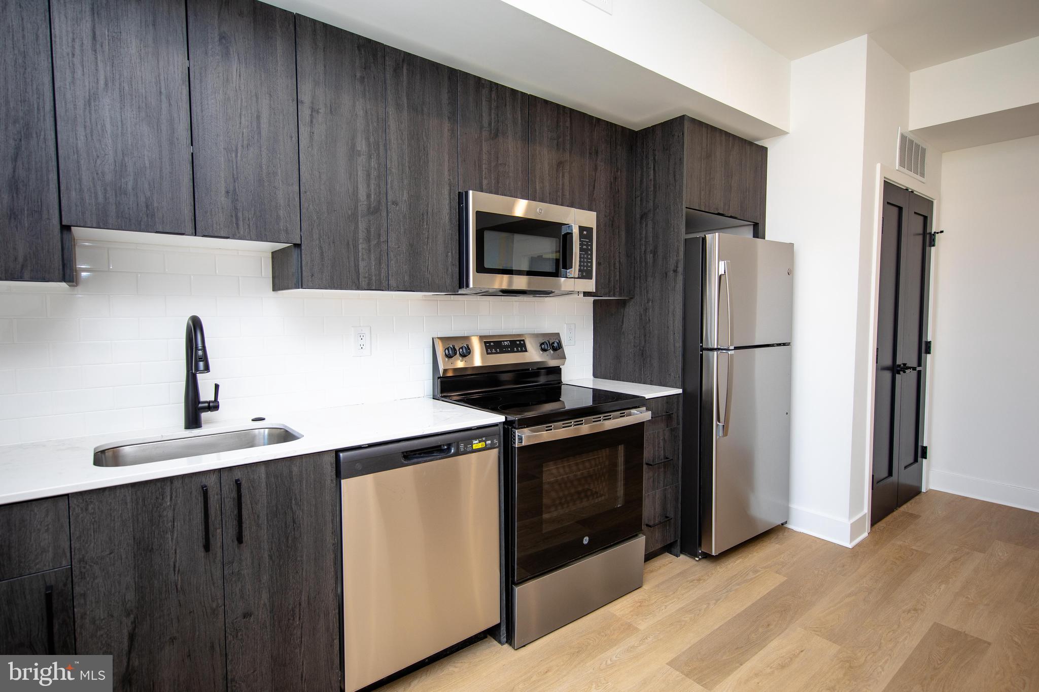 633-35 N 5TH ST #405